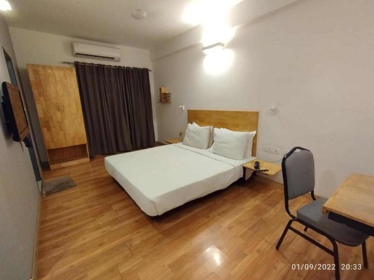 Upar Hotels Indiranagar Бангалор Екстериор снимка