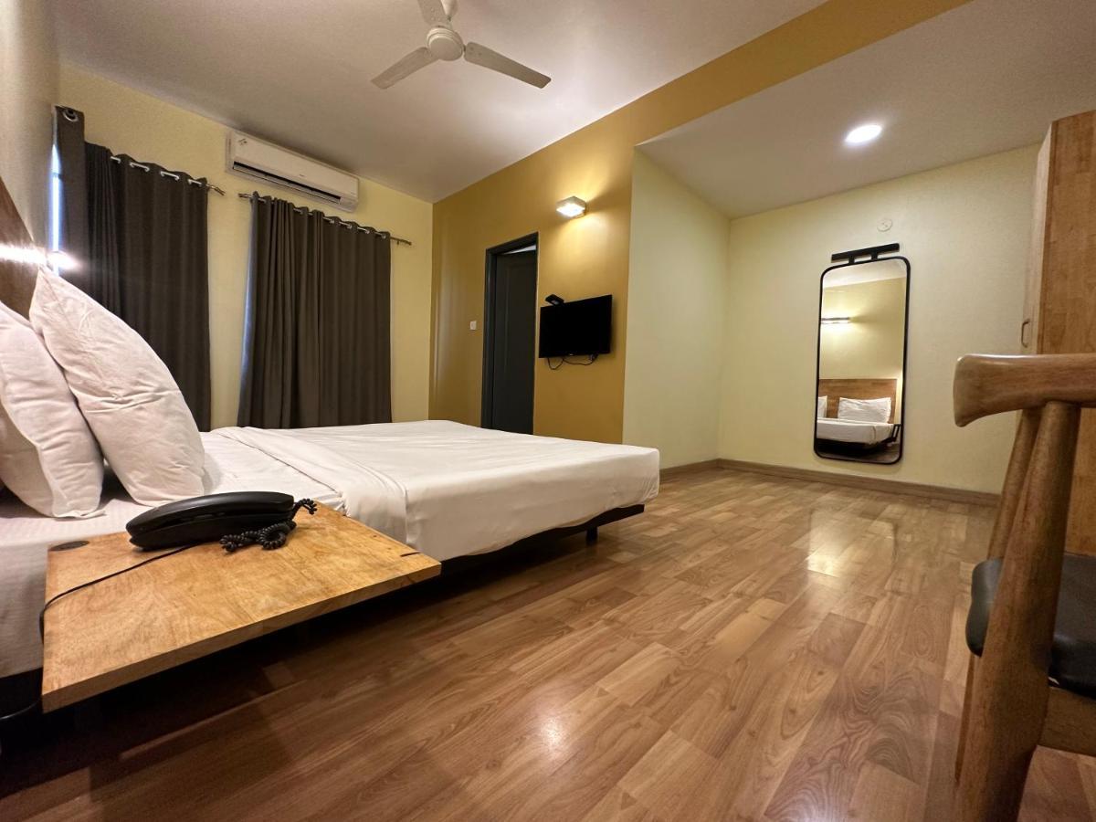 Upar Hotels Indiranagar Бангалор Екстериор снимка